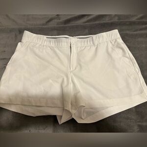 Under Armour Women’s fitted Golf shorts
Size 14